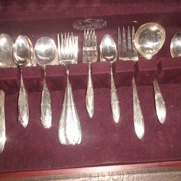 Lot 55 service for 8 Nobility Plate silverware Reverie plate with box serving - Picture 3 of 4